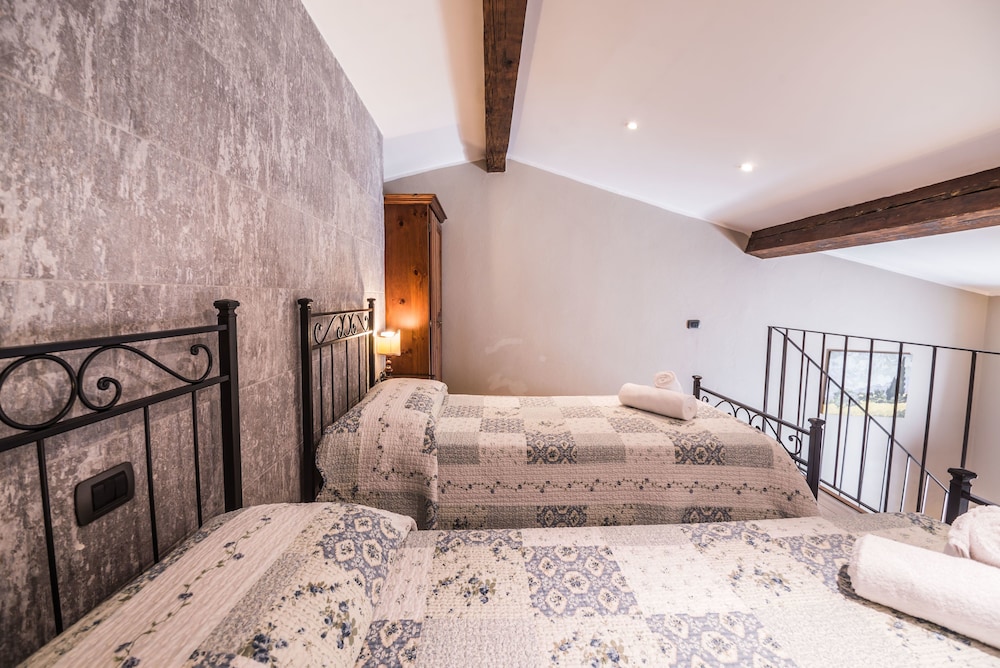 A Few Steps to The Duomo Elegant 2BD Apt 8/29