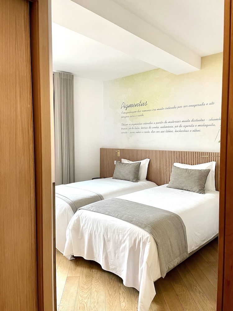 Basic, Twin Beds
