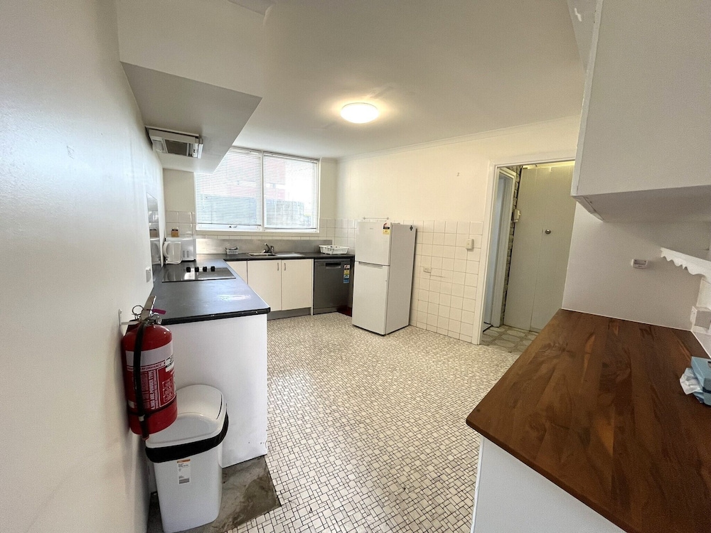 Tropicana Motel 28/50