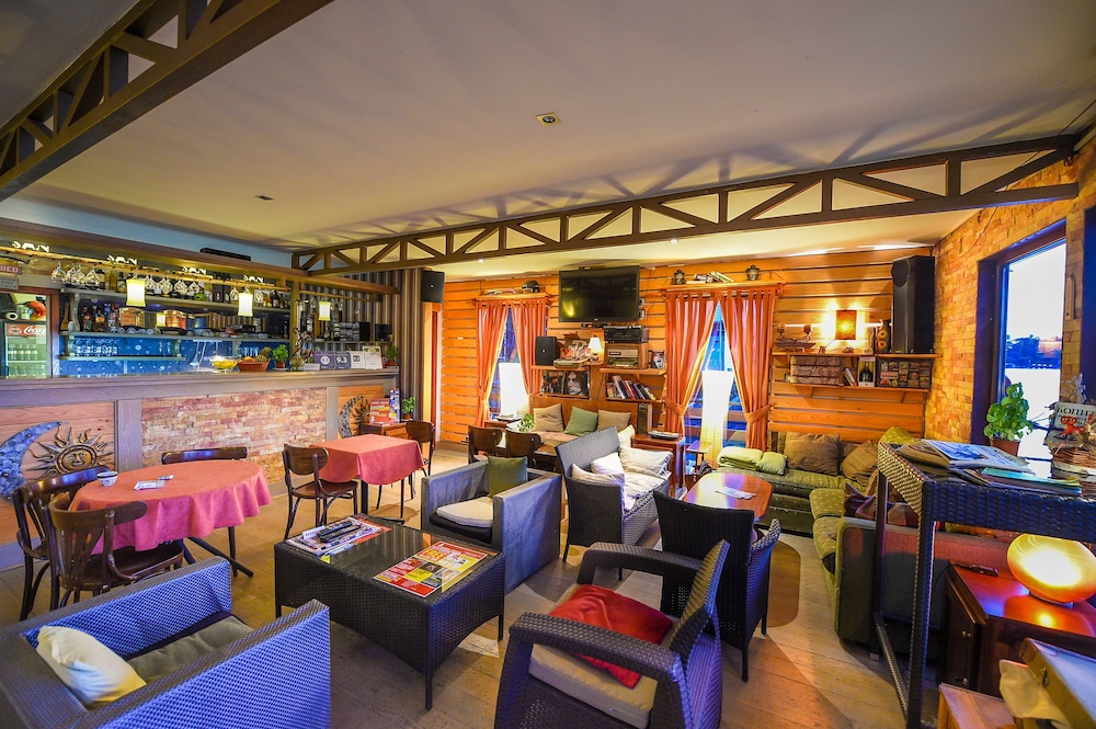 San Art Floating Hostel&Apartments 15/28