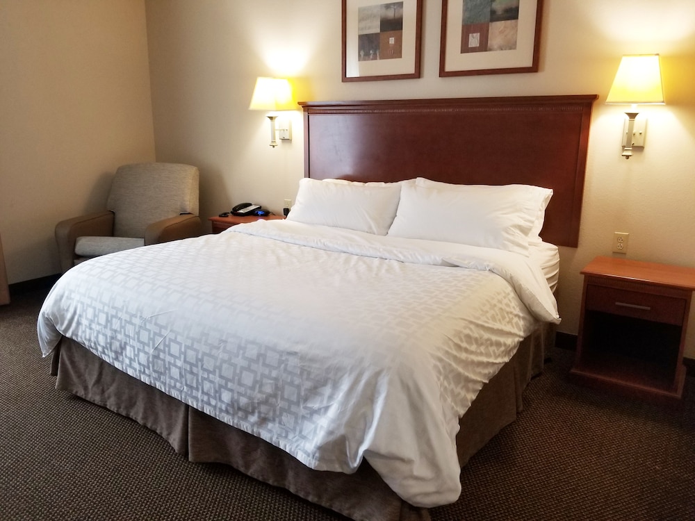 CANDLEWOOD SUITES CAPE GIRARDEAU 13/68