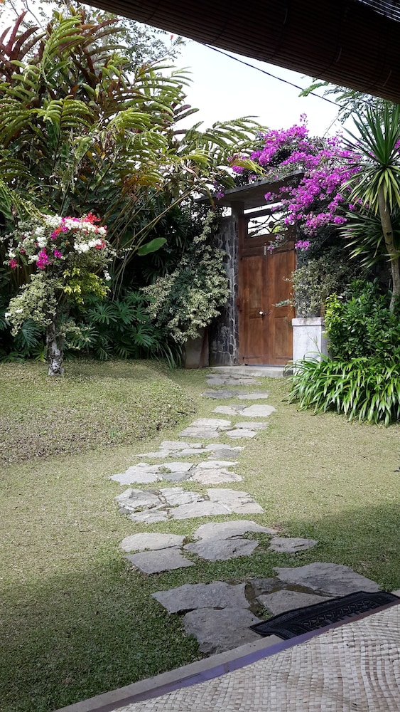 Villa Mulyono 22/28