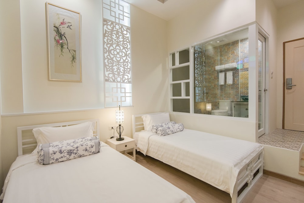 O Nya Phuket Hotel 22/70