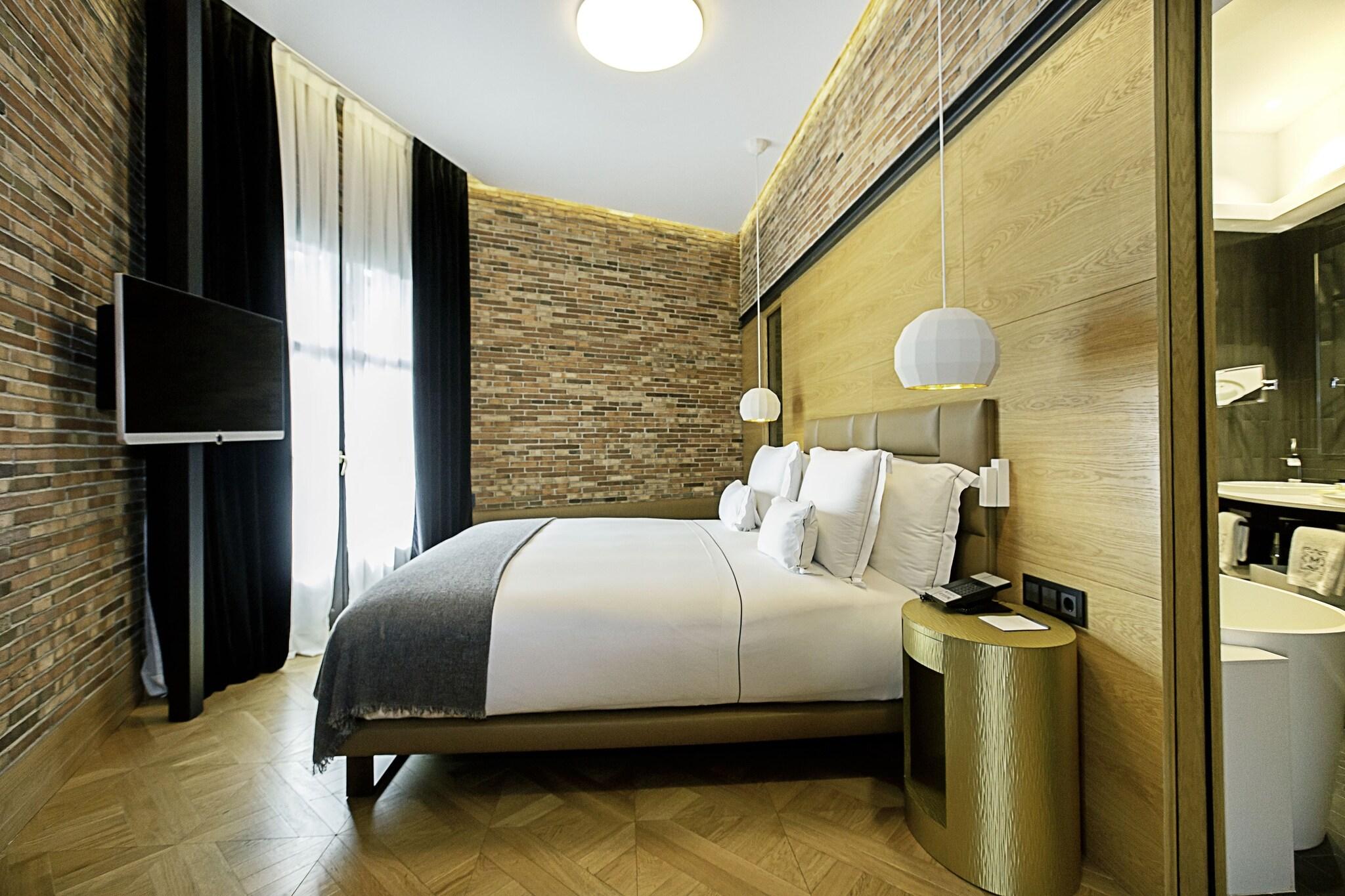 استوديو تنفيذي بسرير كينج، Monument Hotel 2/3