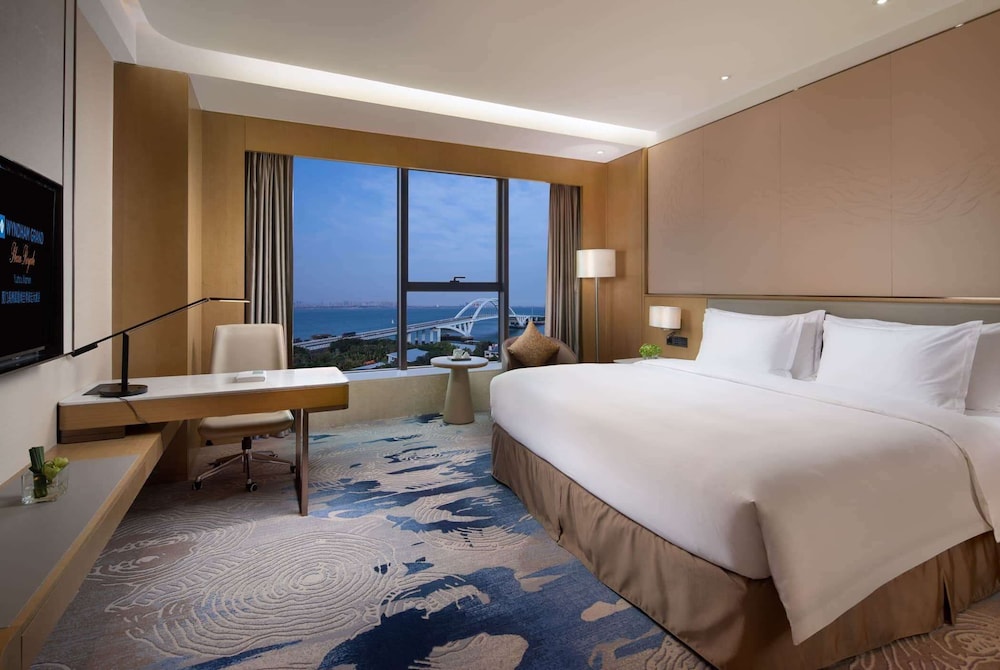 EXECUTIVE, KING BED, SEA VIEW