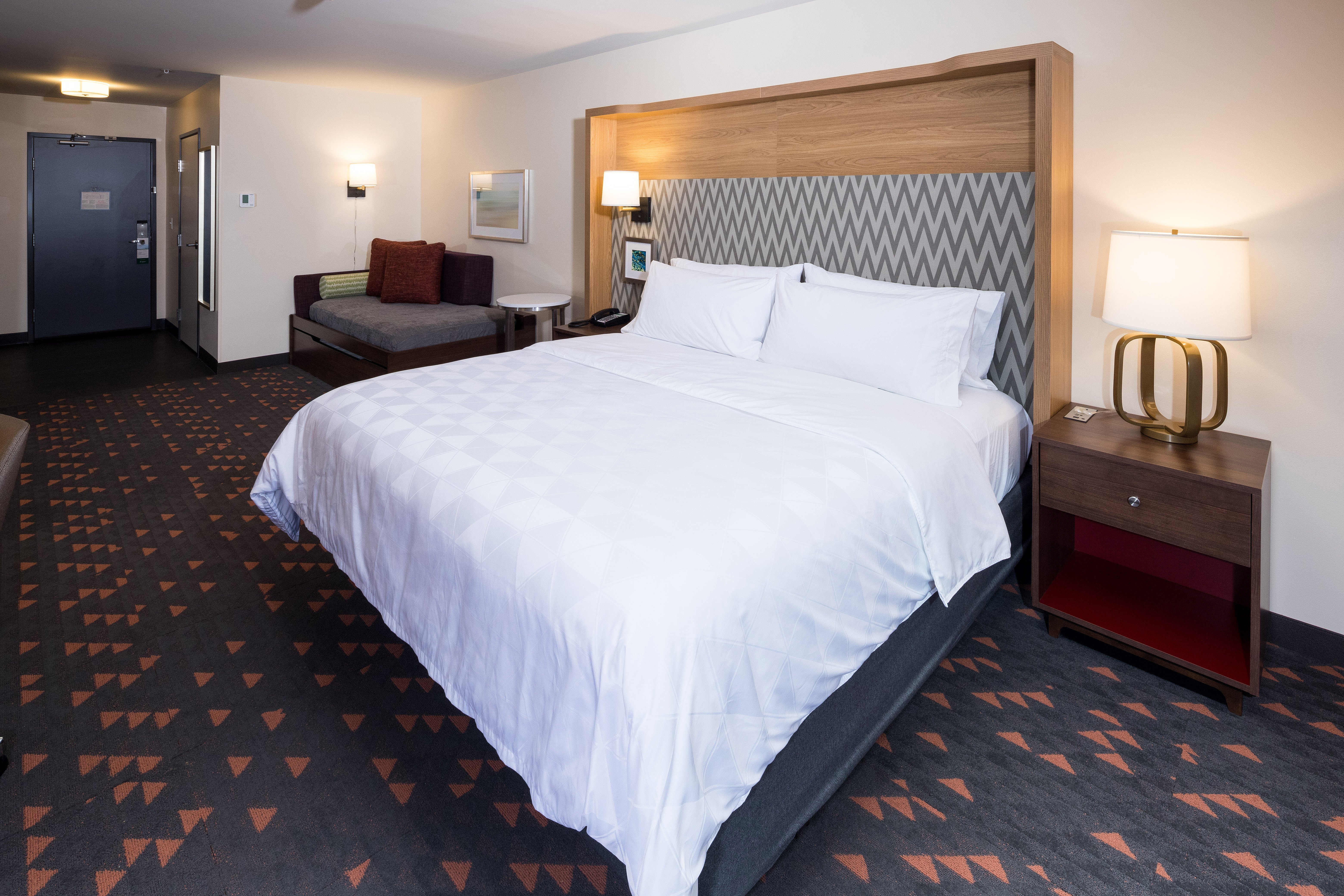Holiday Inn & Suites Detroit - Troy, an IHG Hotel 13/50