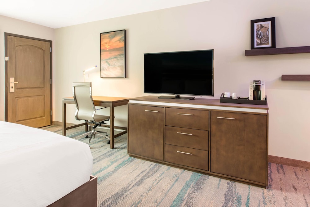 The Cove Hotel, Ascend Hotel Collection 11/67