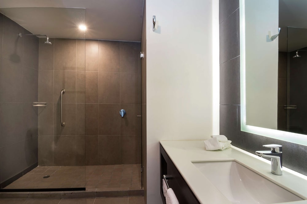 Hampton Inn And Suites San Luis Potosi Slp 23/53