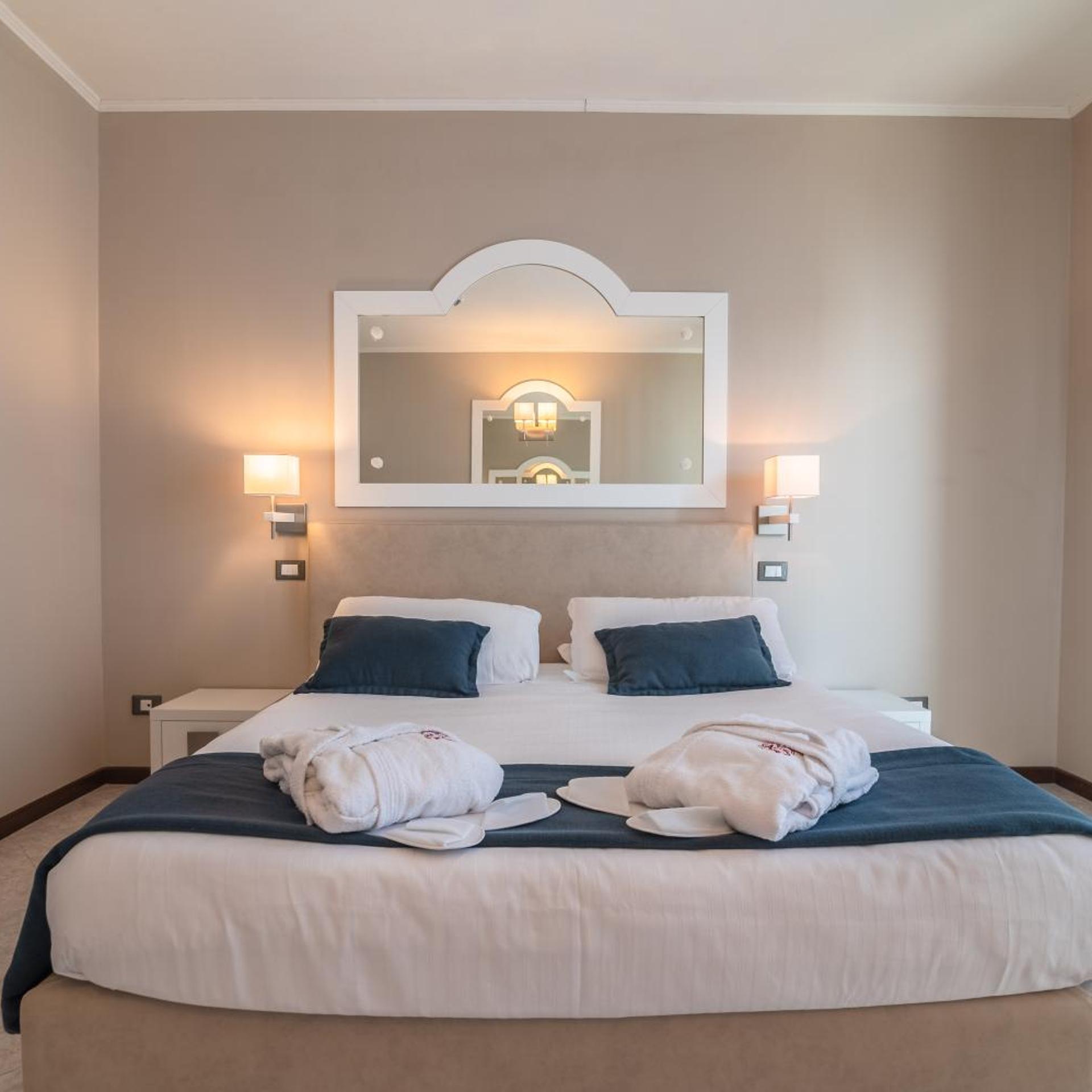 Comfort, Double Bed, Lateral Side Sea View, Balcony, Large
