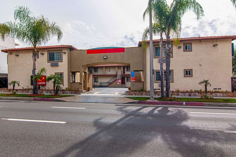 Econo Lodge Long Beach I-405 20/25