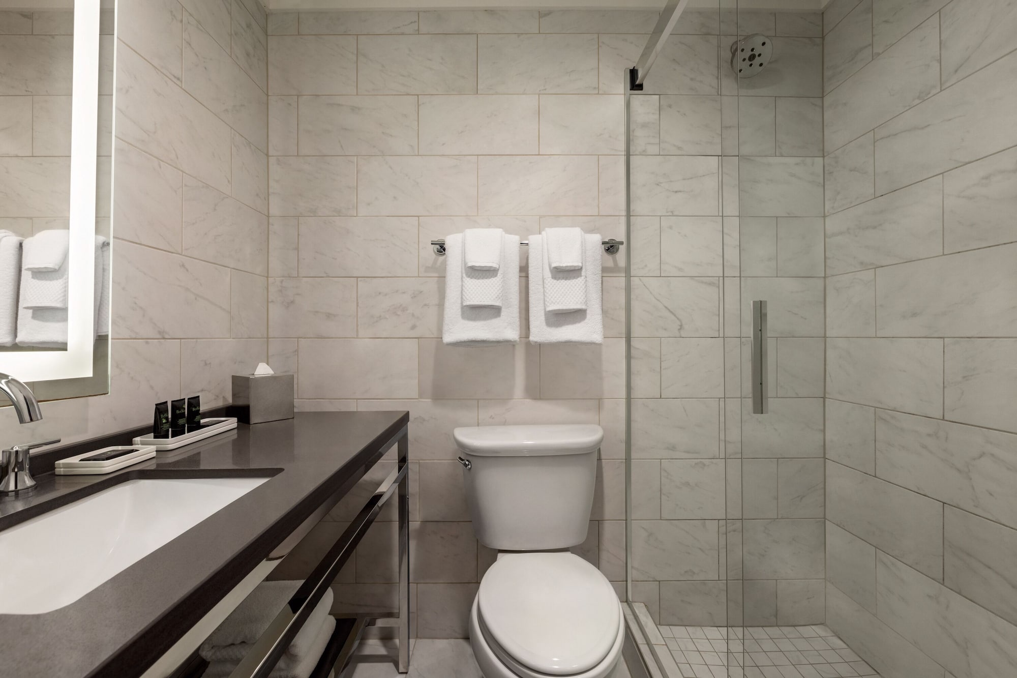 غرفة بريميير بسرير كينج، The Admiral Hotel 5/7