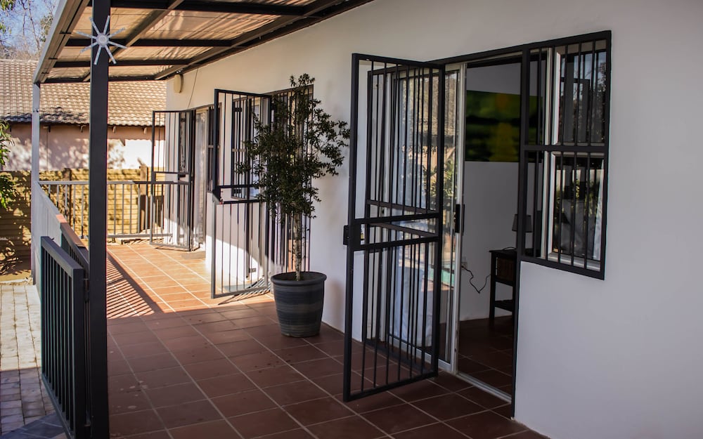 Oppi Hoek Guesthouse 18/26