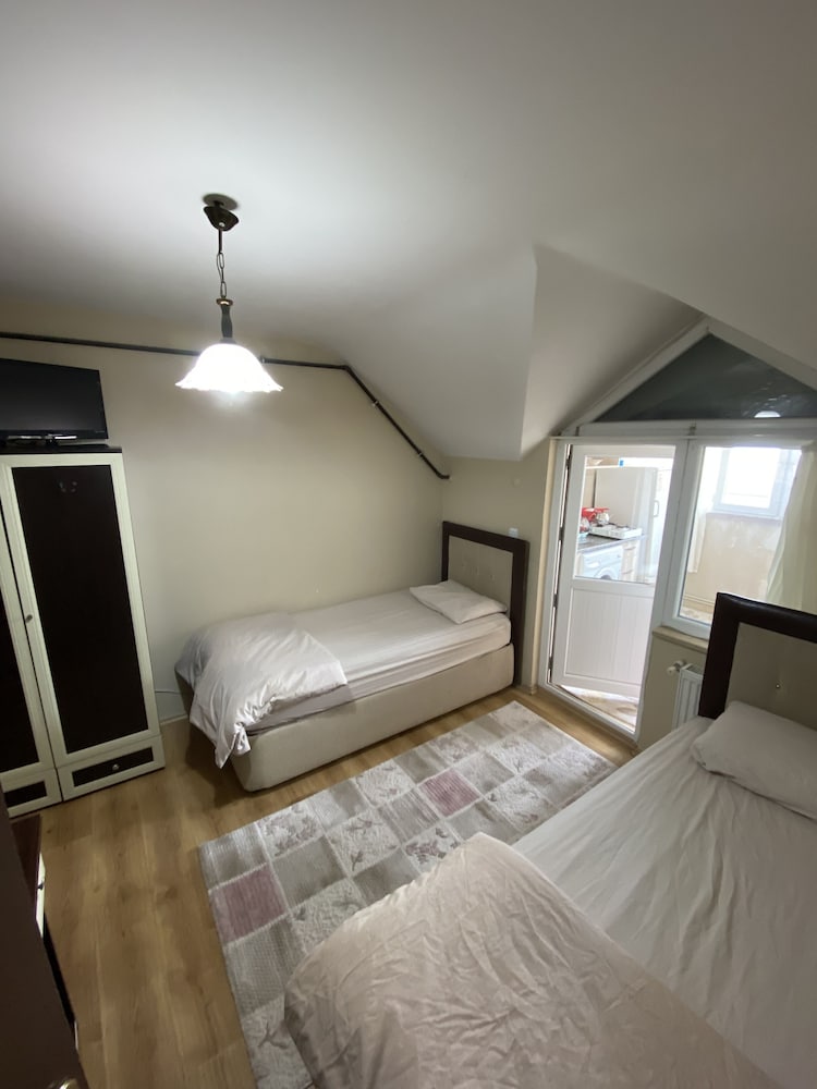 1 BEDROOM, BASIC, DOUBLE OR TWIN BED, TERRACE