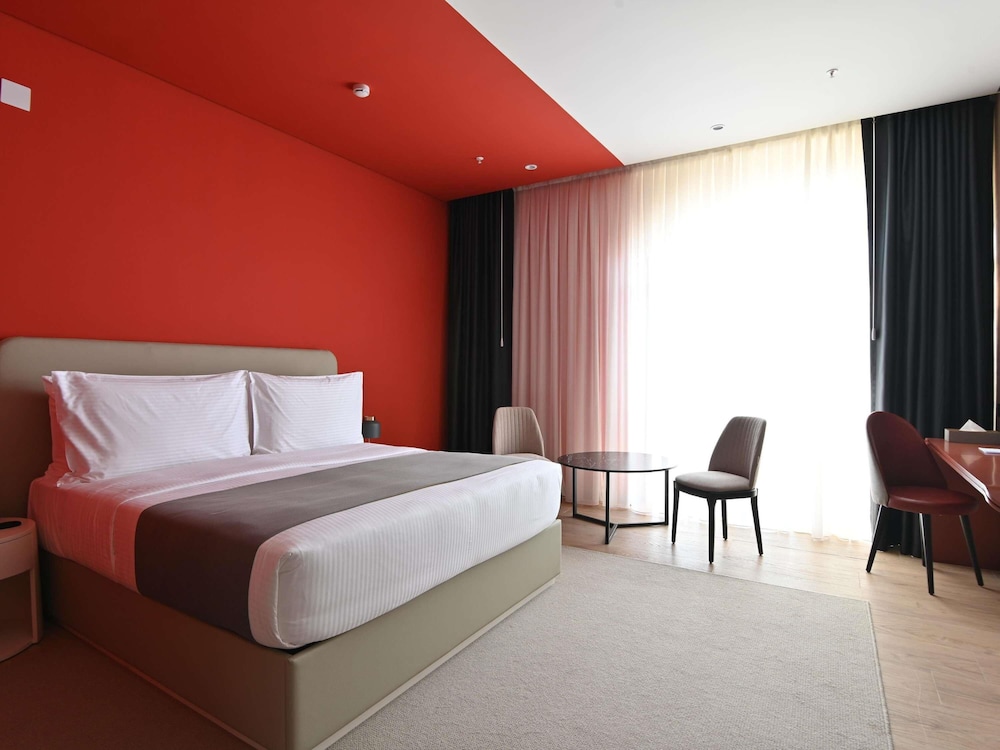 Mercure Tashkent North 18/90