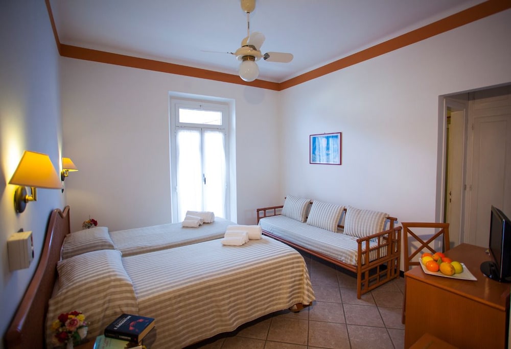Hotel delle Rose 42/72