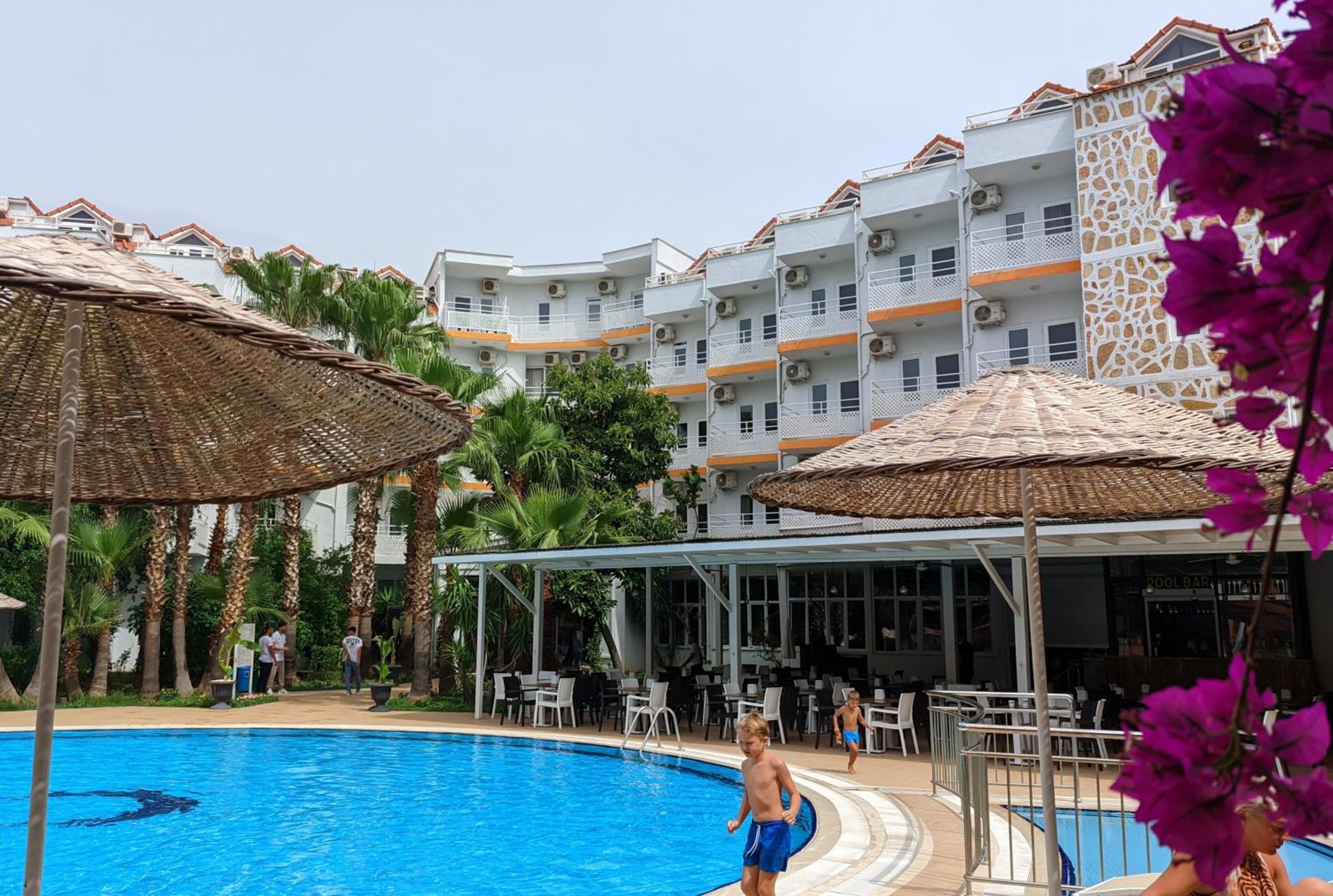 UK HOTEL KIRIS 5/50