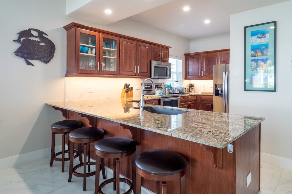 Grandview Condominiums 62/79