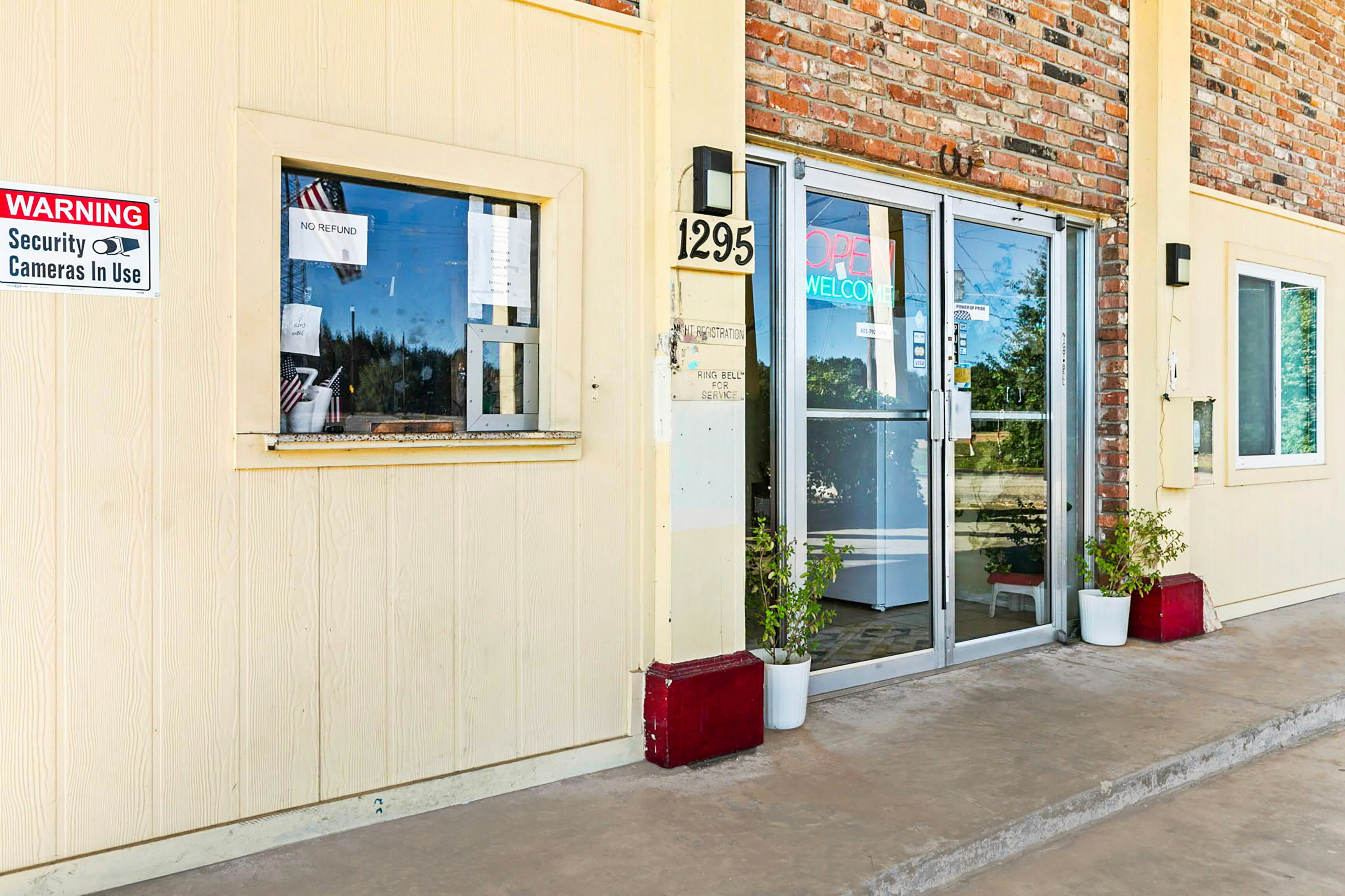 Jeffersonian Motor Inn by Townhouse, Prentiss MS 52/59
