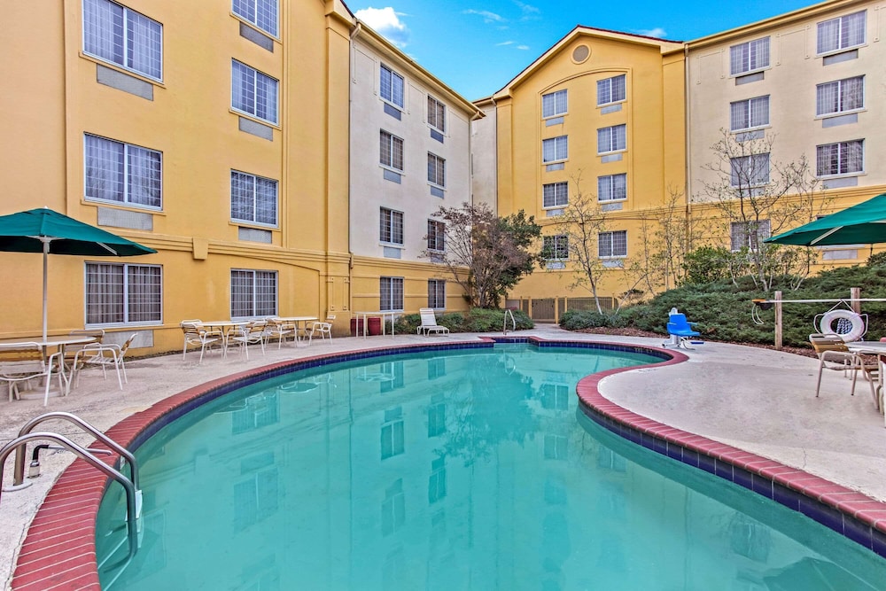 La Quinta Inn & Suites by Wyndham Birmingham Homewood 4/59