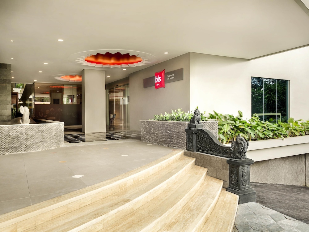 IBIS YOGYAKARTA ADI SUCIPTO 10/54