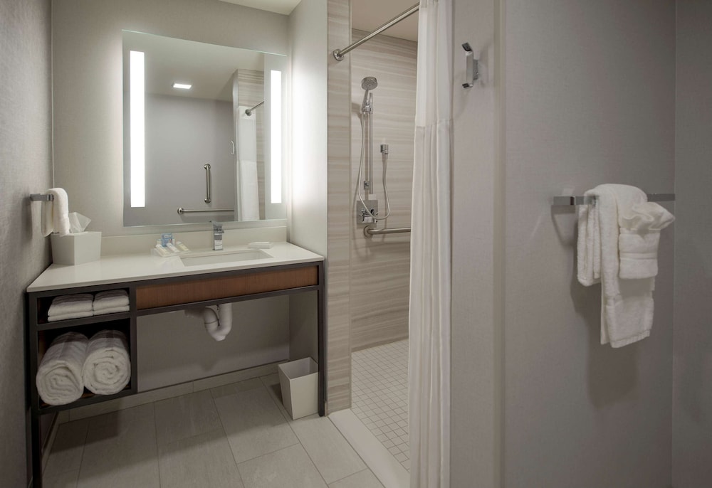 DoubleTree by Hilton Hotel Dallas Near the Galleria 8/48