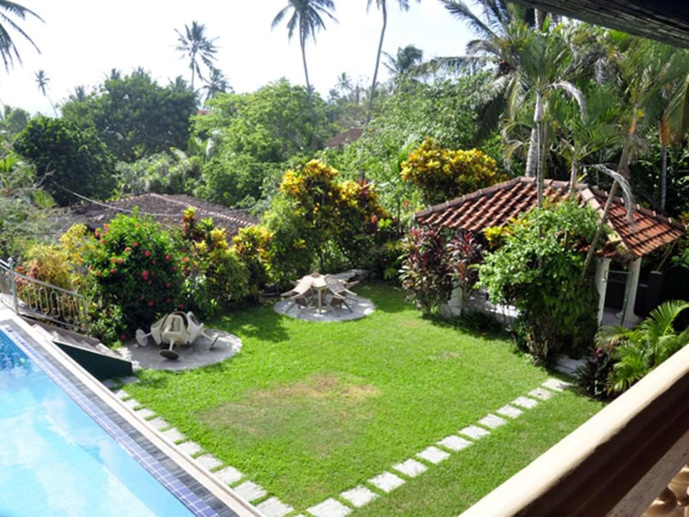 Little Paradise 14/15