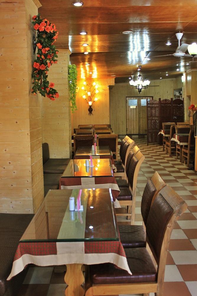 Walisons Hotel 26/41