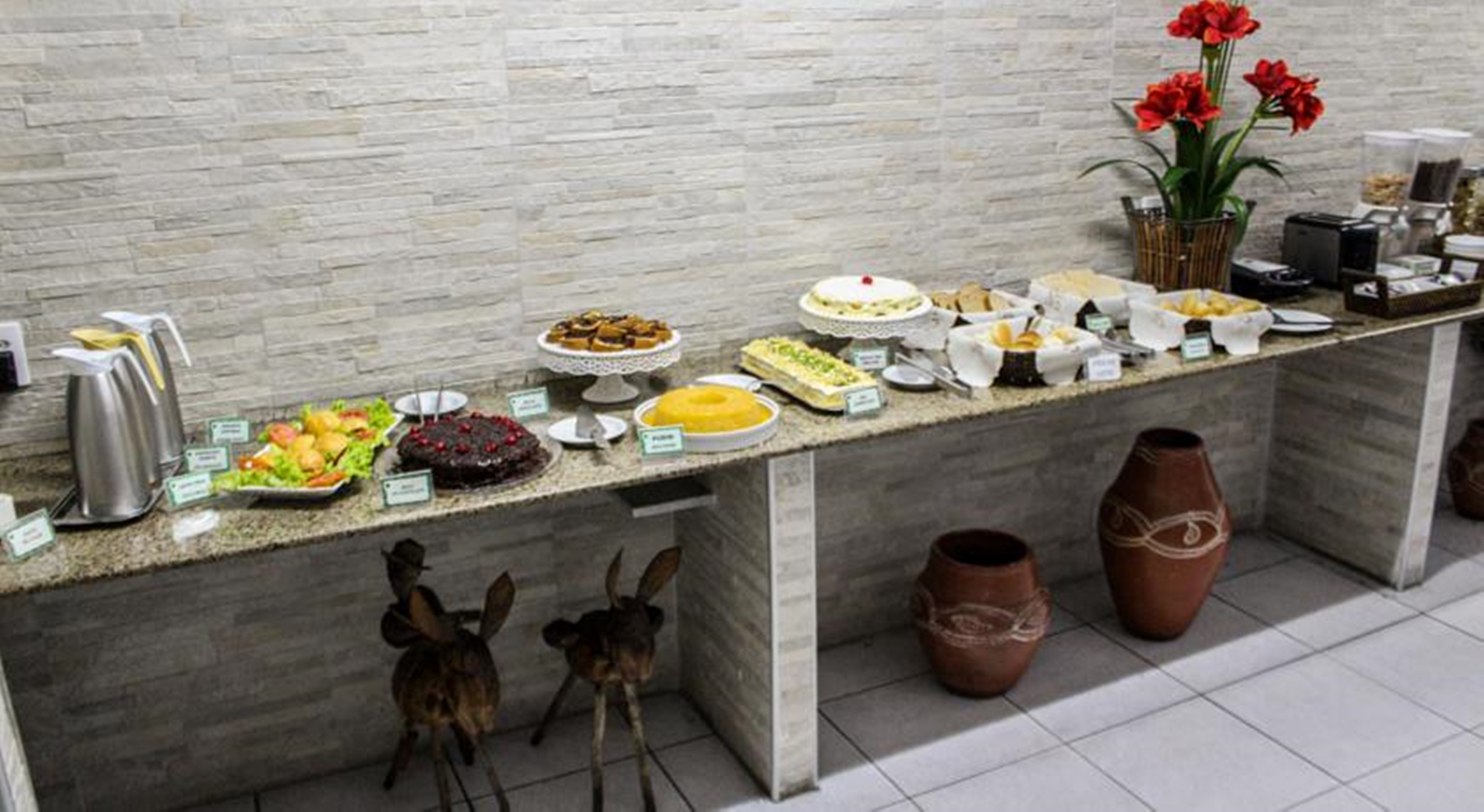 Abrolhos Praia Hotel 35/40