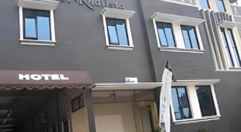Hotel Khalista 4/32