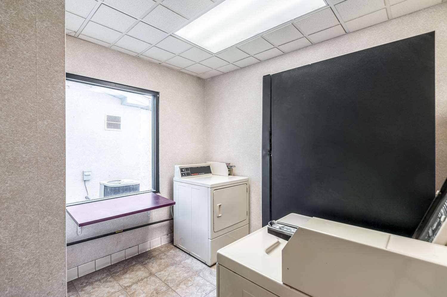 Econo Lodge Inn & Suites Middletown - Winchester South 31/31