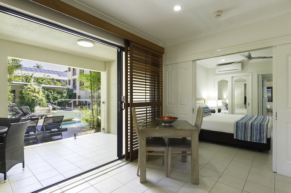 Meridian Port Douglas 54/70