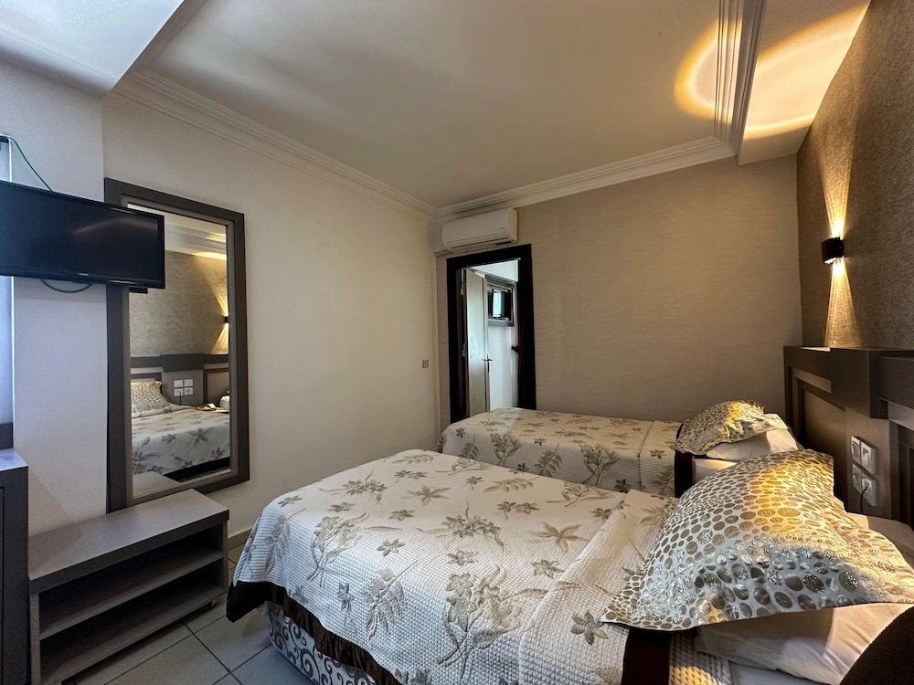 Monte Carlo Hotel 18/50