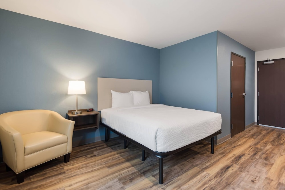 WoodSpring Suites Tampa Airport North Veterans Expressway 25/40