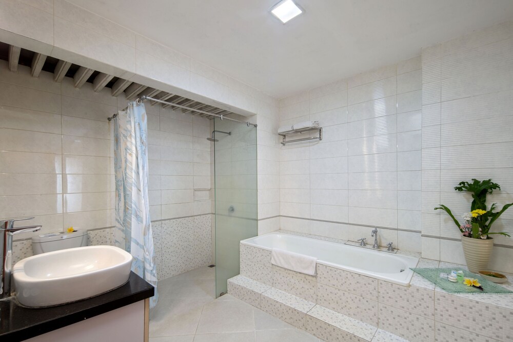 Royal Trawas Hotel & Cottages 54/55