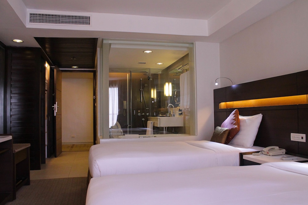 Century Park Hotel 22/76