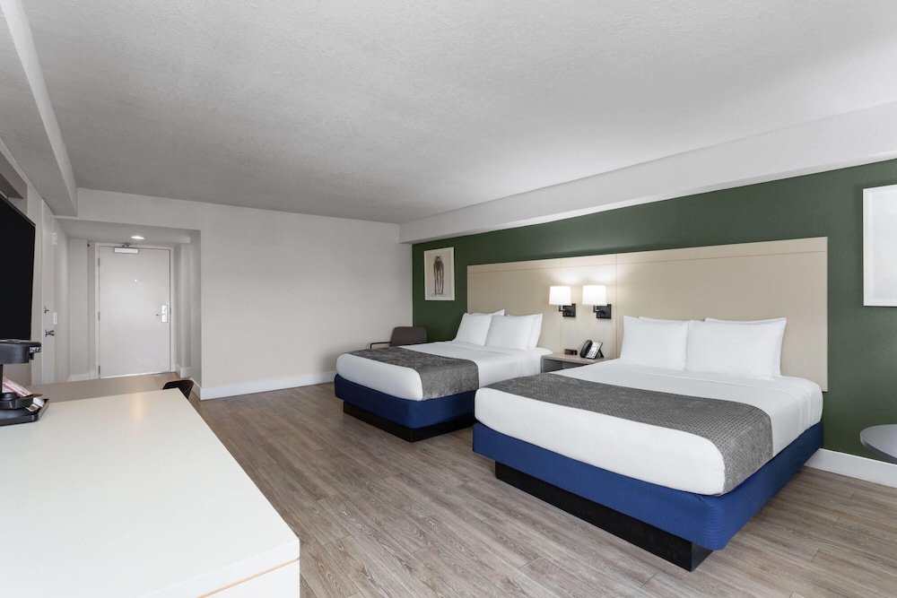 Tower, 2 Queen Beds