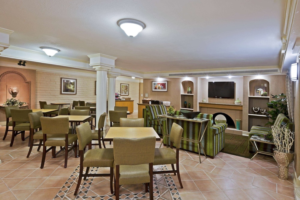 La Quinta Inn by Wyndham Orlando Airport West 29/40