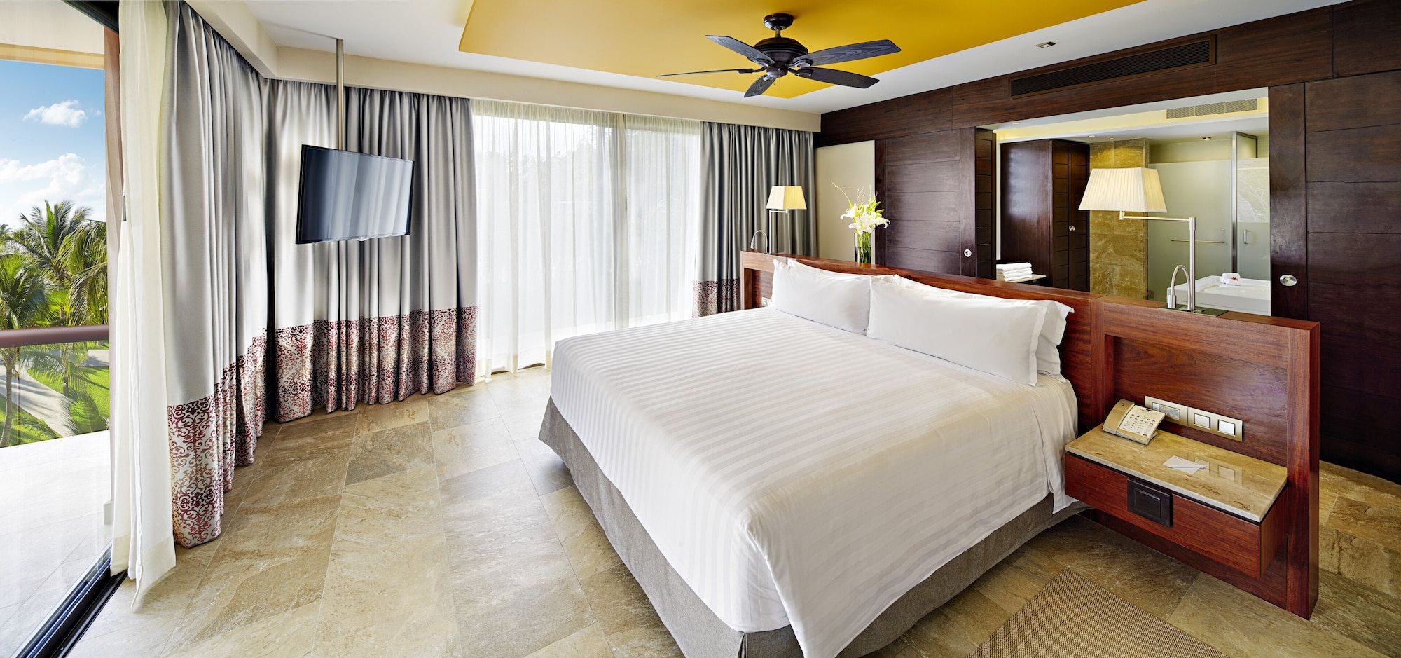 SUITE, OCEAN FRONT, PREMIUM LEVEL