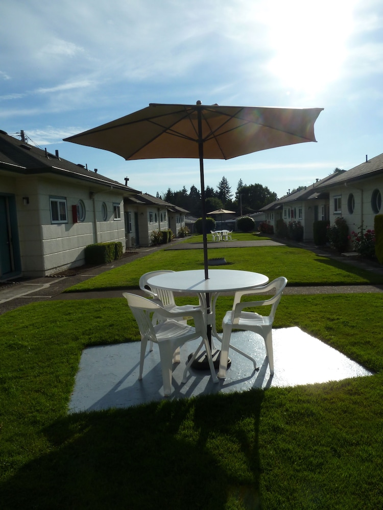 Milwaukie Inn Portland South 50/55