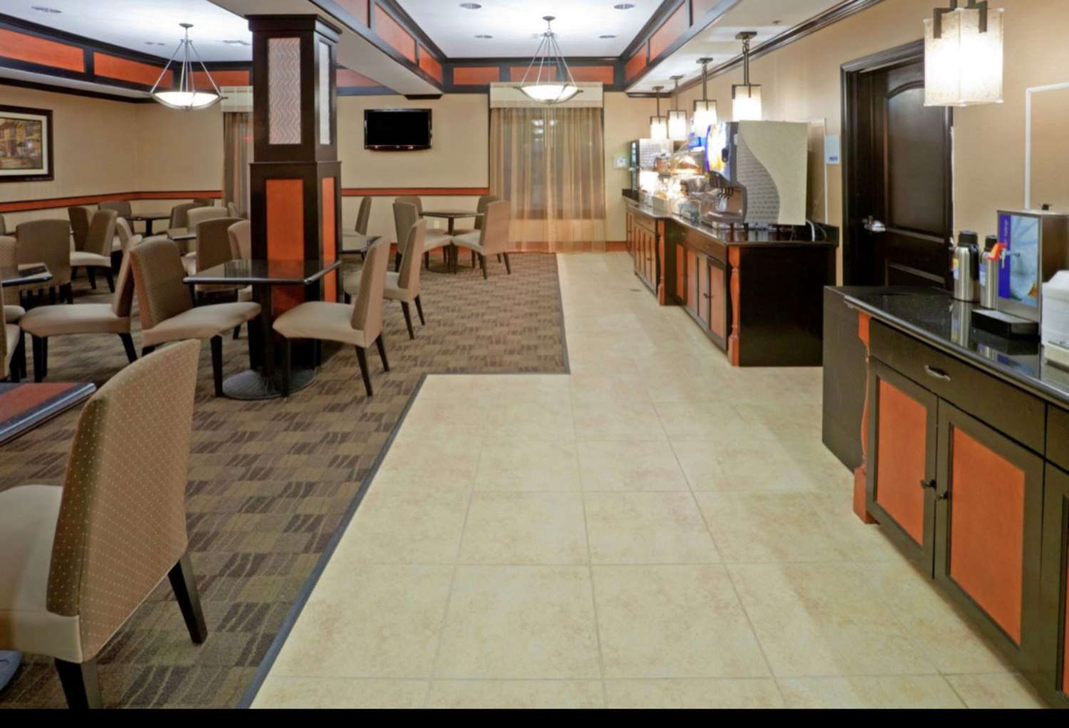 Comfort Inn & Suites Dallas Medical-Market Center 14/23