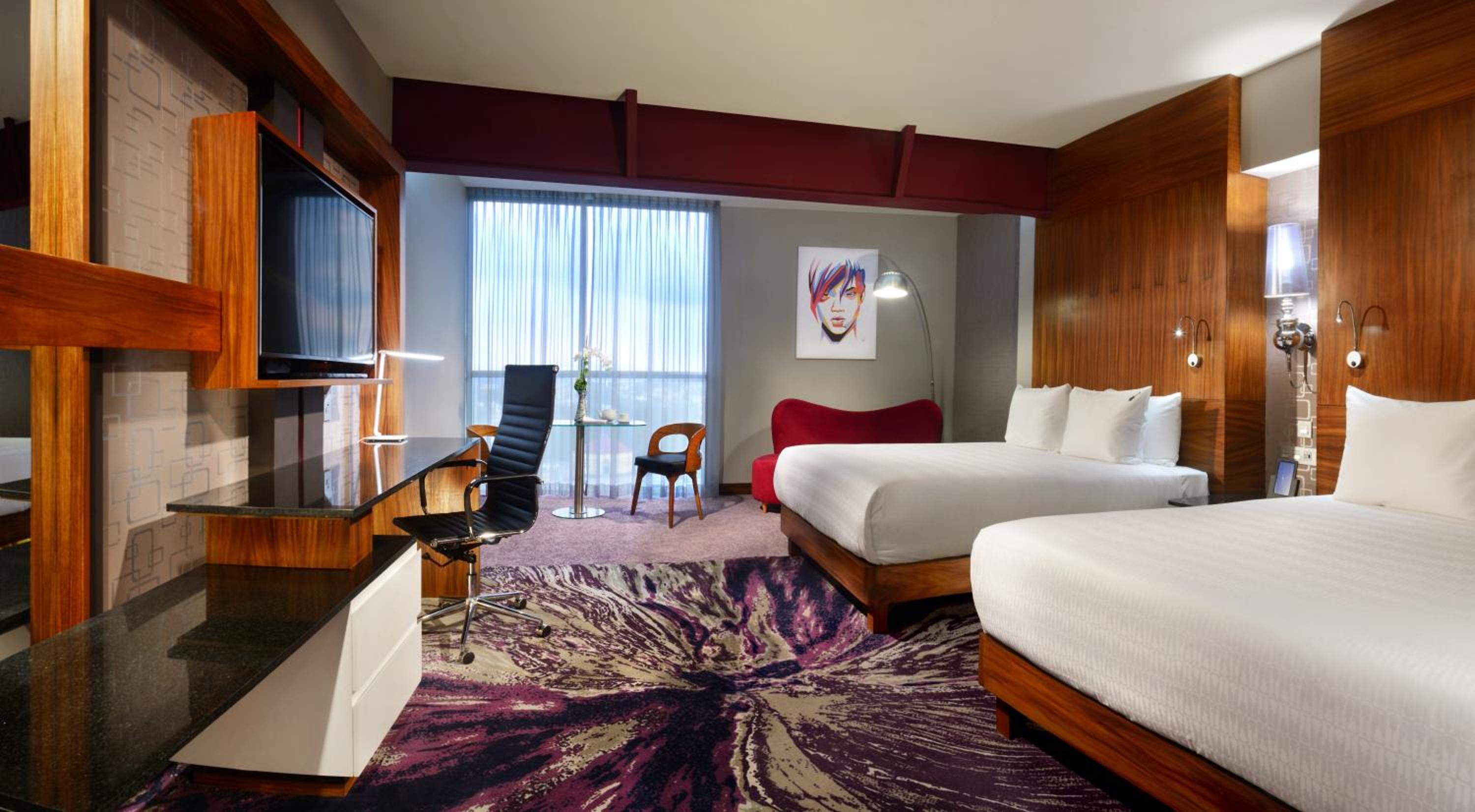 DELUXE, 2 DOUBLE BEDS