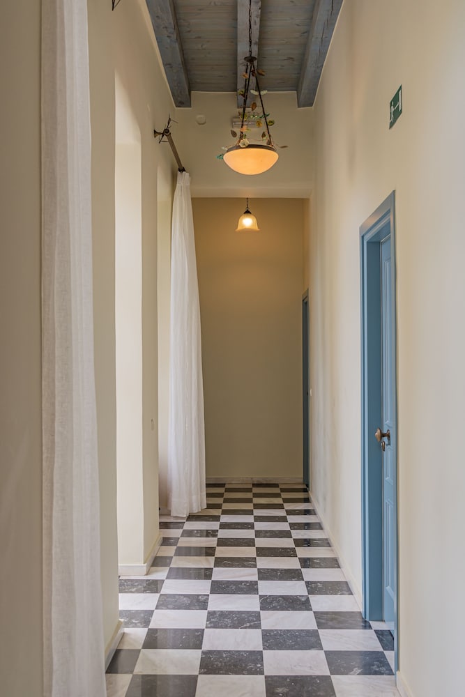 Pandora Suites 25/58