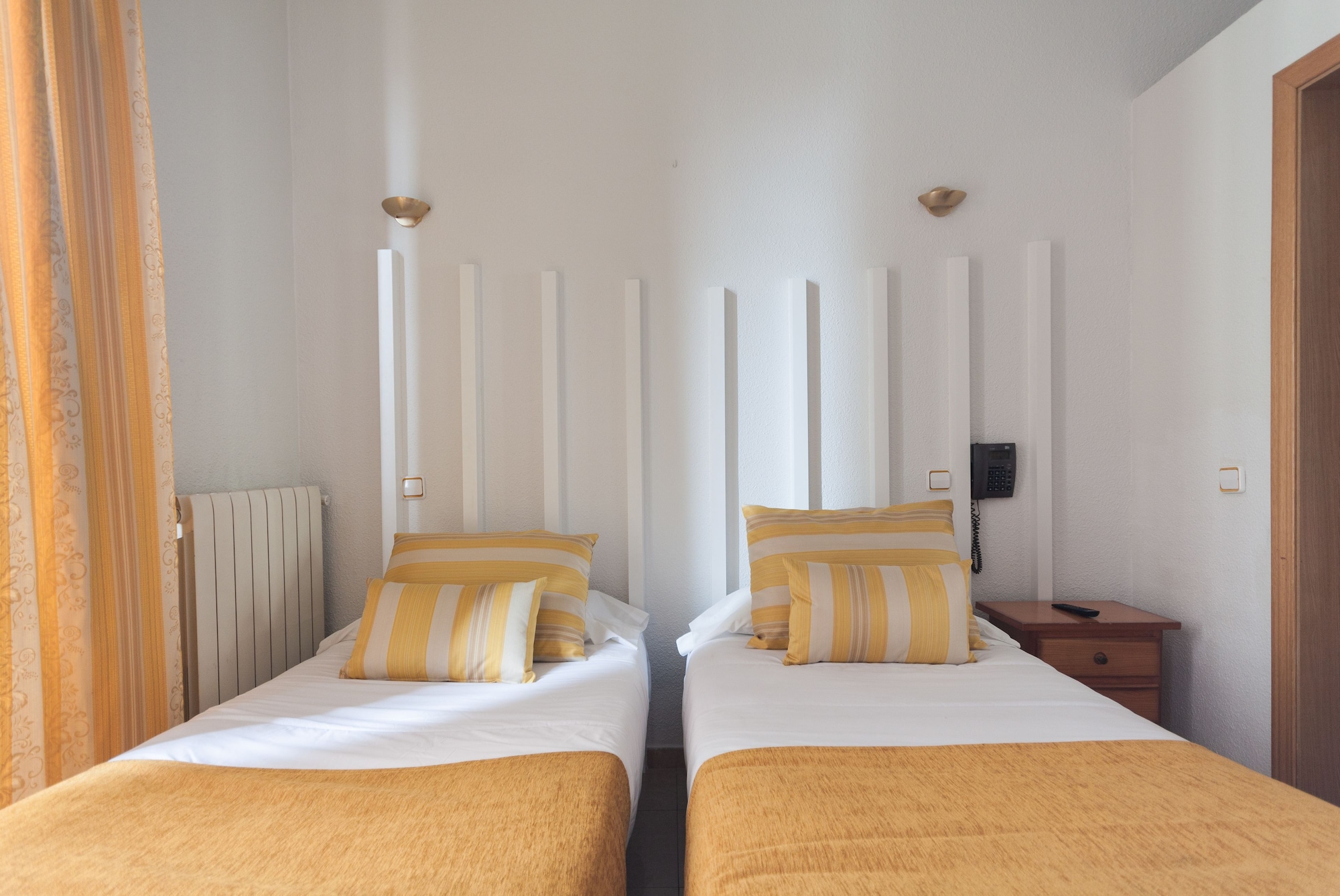 STANDARD, TWIN BEDS