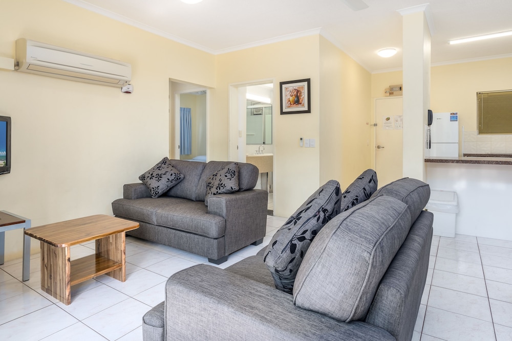 TRADEWINDS MCLEOD HOLIDAY APARTMENTS 33/43
