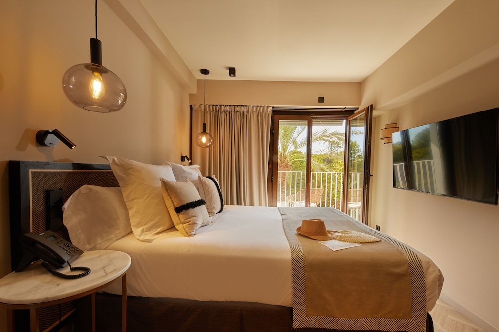 Belle Marivent Mediterranean Petit Hotel 24/59
