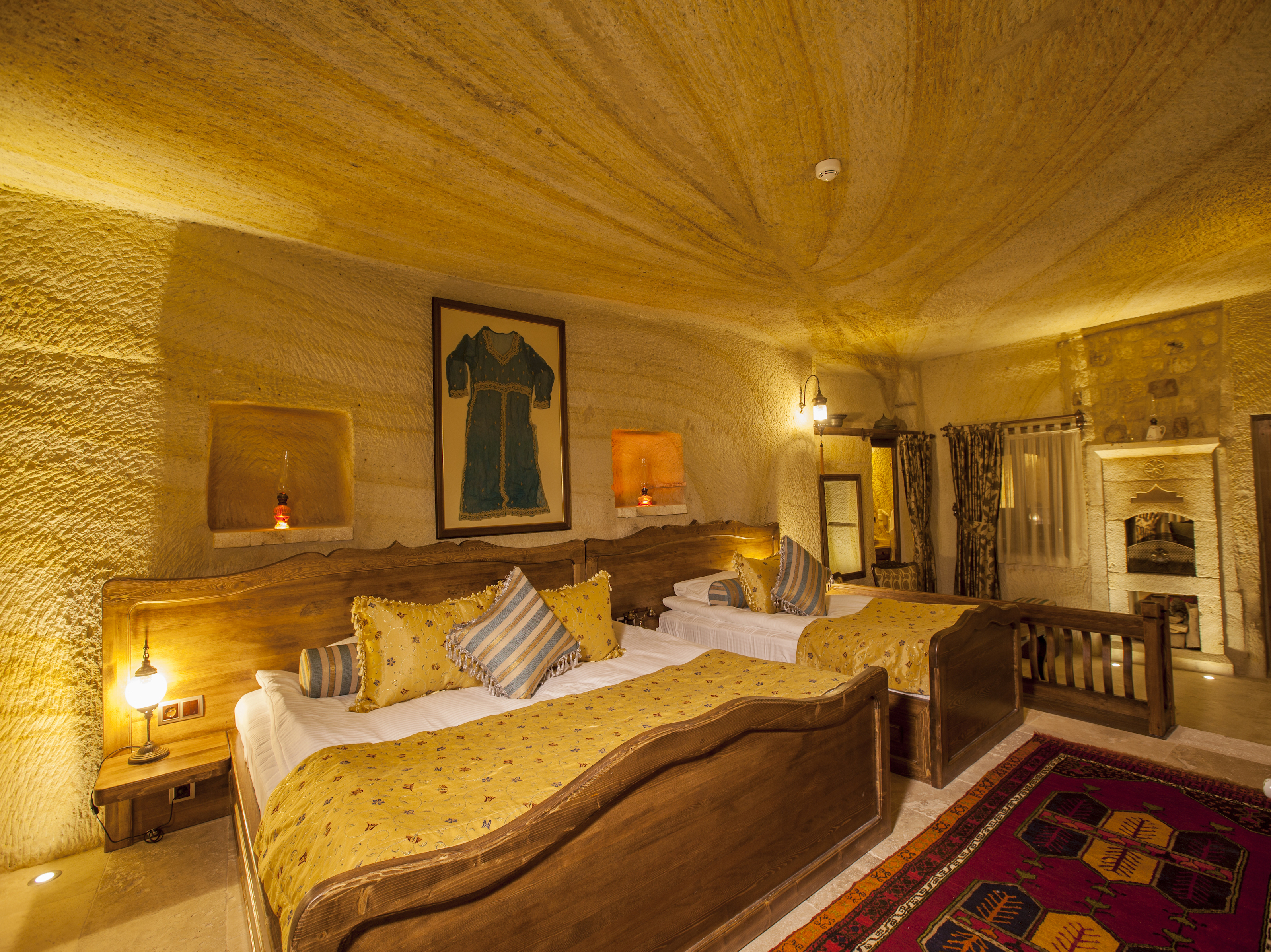 Cave, Majestic, Suite