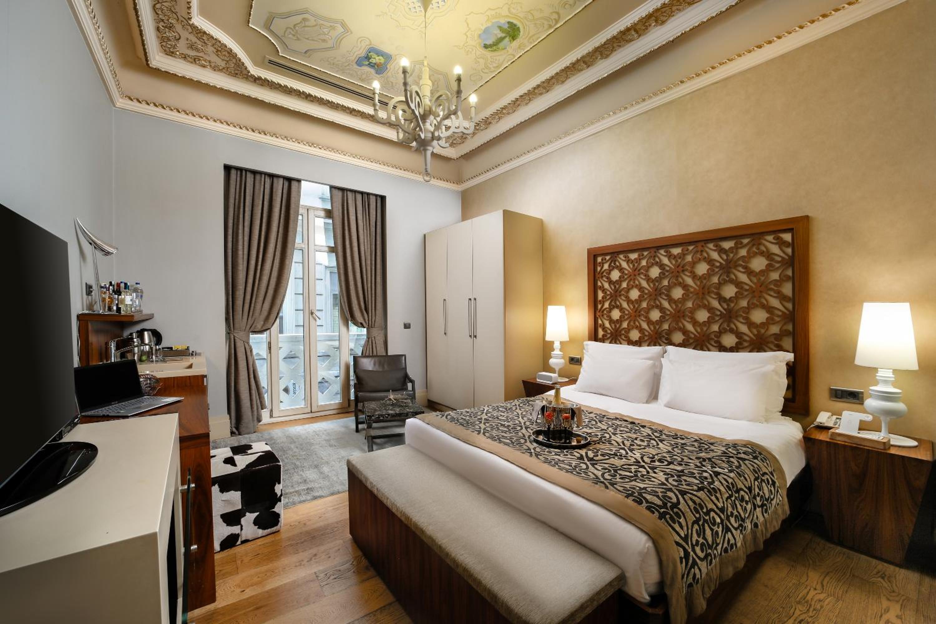 Superior, Queen Bed