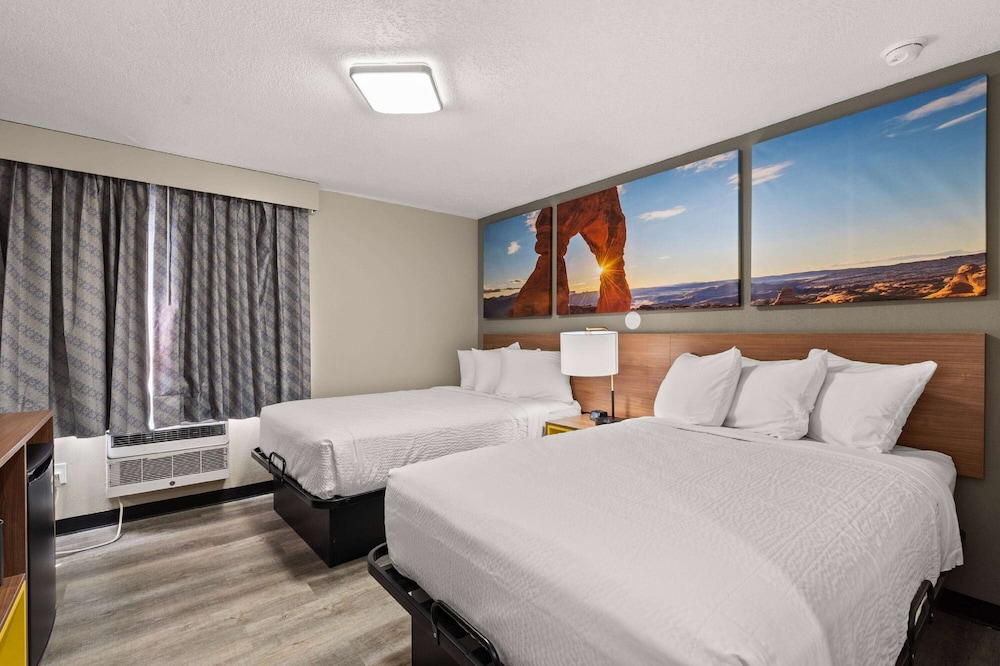 ROOM, 2 DOUBLE BEDS