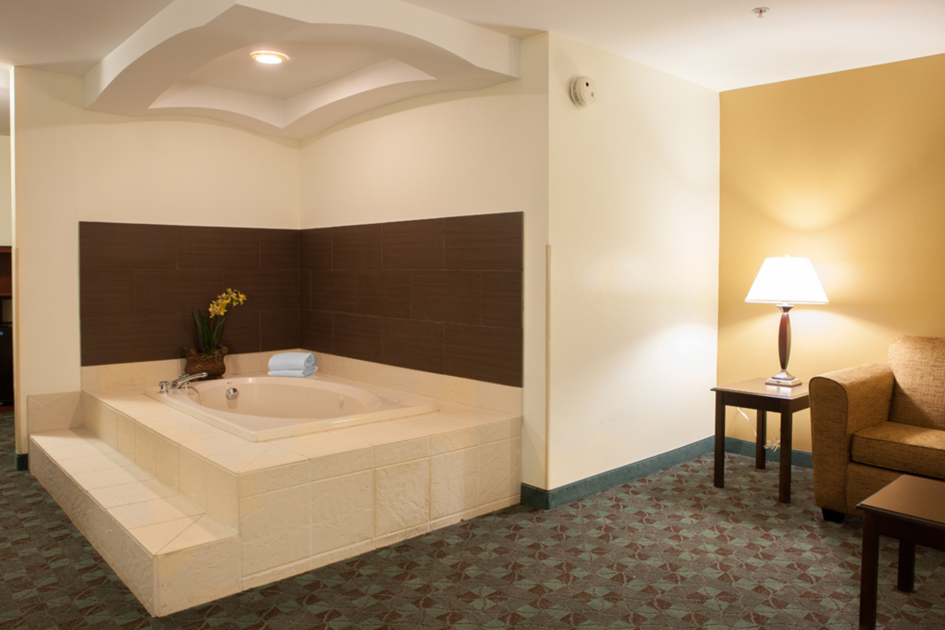 Room, King Bed, Hot Tub