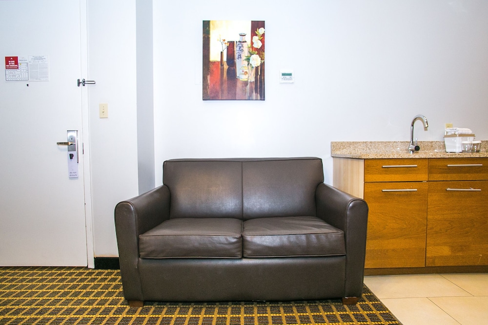 Pointe Plaza Hotel 26/32